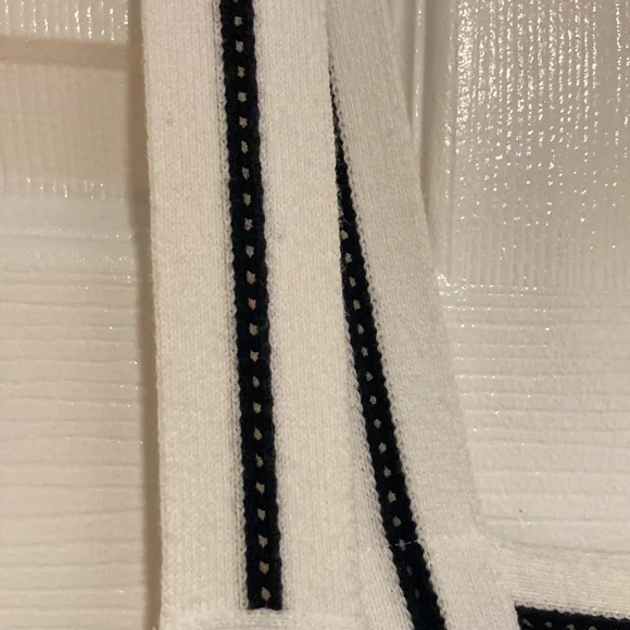 Banana Republic SWEATER TANK - Picture 4 of 8